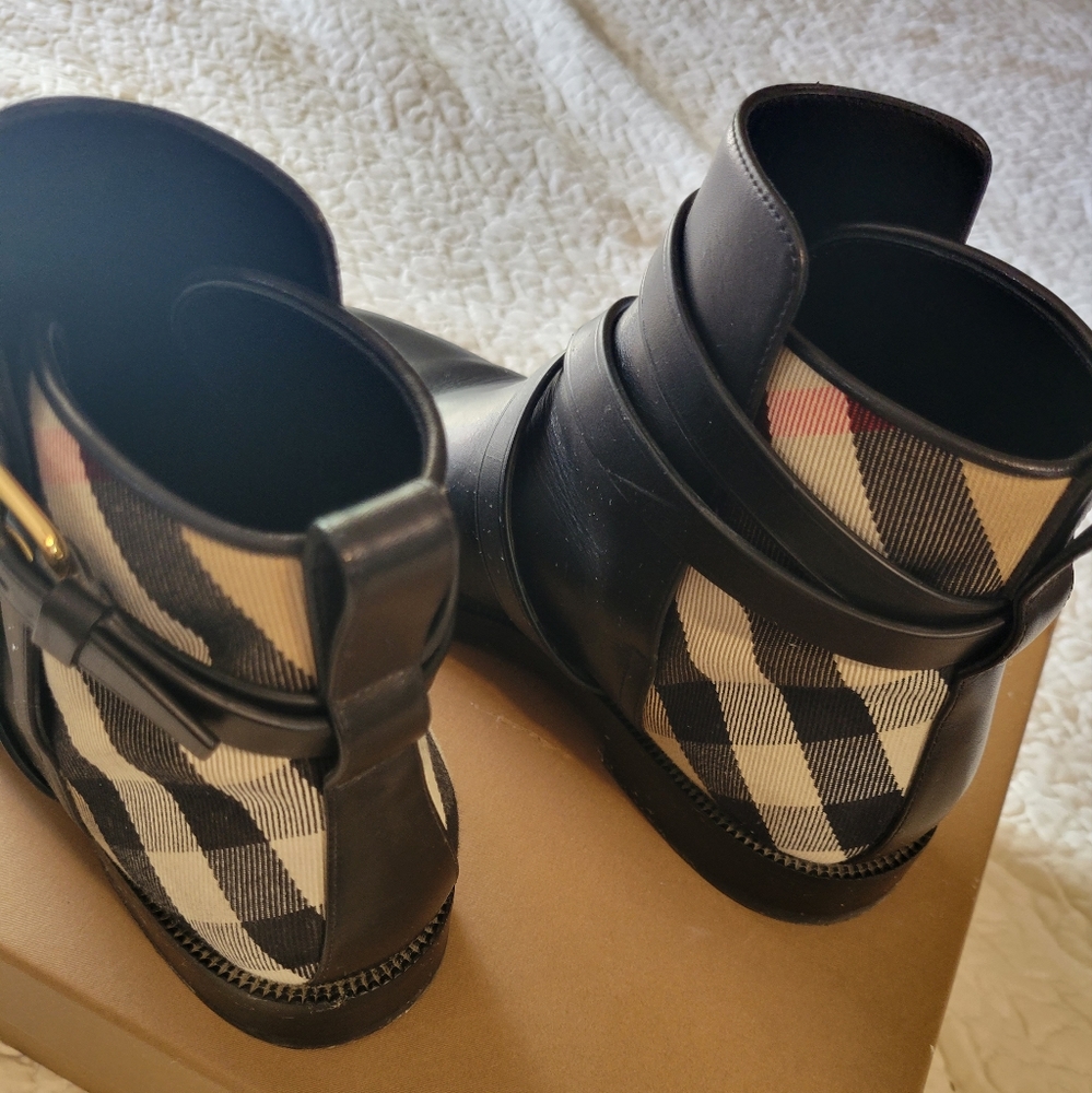 Burberry Ankle Boot - Picture 3 of 7